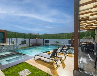 Fethiye Ölüdeniz'de Geniş Ailelere Uygun, Özel Havuzlu, Tatil Villası  - 4