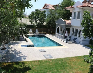 Fethiye Ölüdeniz'de Yemyeşil Bahçeli, Özel Havuzlu, 5 Kişilik Villa - 4