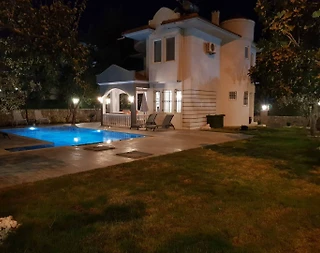 Fethiye Ölüdeniz'de Yemyeşil Bahçeli, Özel Havuzlu, 5 Kişilik Villa - 1