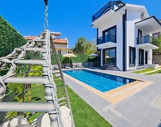Fethiye Ölüdeniz'de Modern Tasarımlı, Özel Havuzlu, Konforlu Villa - 1