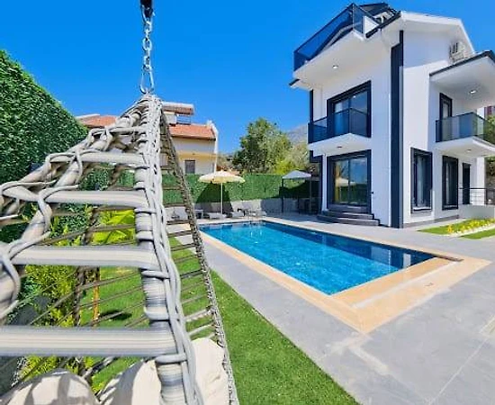 Fethiye Ölüdeniz'de Modern Tasarımlı, Özel Havuzlu, Konforlu Villa - 1