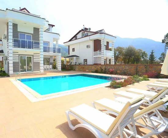 Fethiye Ölüdeniz'de Bahçe İçerisinde, Özel Havuzlu, 4+1 Ferah Villa - 1