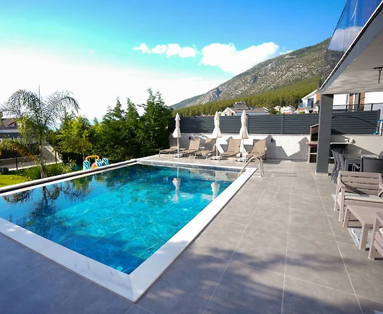 Fethiye Ölüdeniz'de Çocuk Oyun Alanlı, Özel Havuzlu, Lüks Villa - 1
