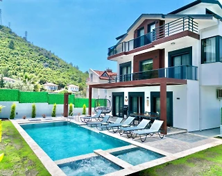 Fethiye Ölüdeniz'de Denize Yakın, Özel Havuzlu, Bahçeli Villa - 1