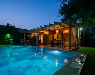 Fethiye Ölüdeniz'de Doğa İle İç İçe, Özel Havuzlu, Konforlu Bungalov - 1