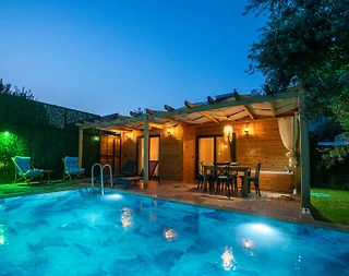 Fethiye Ölüdeniz'de Doğa İle İç İçe, Özel Havuzlu, Konforlu Bungalov - 2