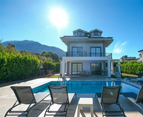 Fethiye Ölüdeniz'de Doğayla İç İçe, Özel Havuzlu, Bahçeli Villa - 1
