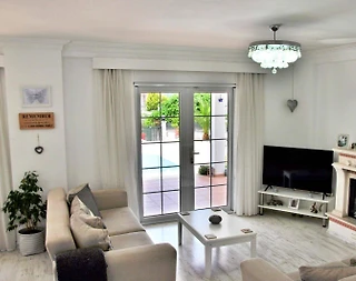 Fethiye Ölüdeniz'de Elverişli Konumda, Özel Havuzlu, 3+1 Villa - 5