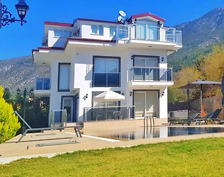 Fethiye Ölüdeniz'de Elverişli Konumda, Özel Havuzlu, 4+1 Villa - 2