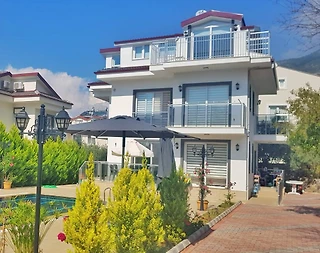 Fethiye Ölüdeniz'de Elverişli Konumda, Özel Havuzlu, 4+1 Villa - 4