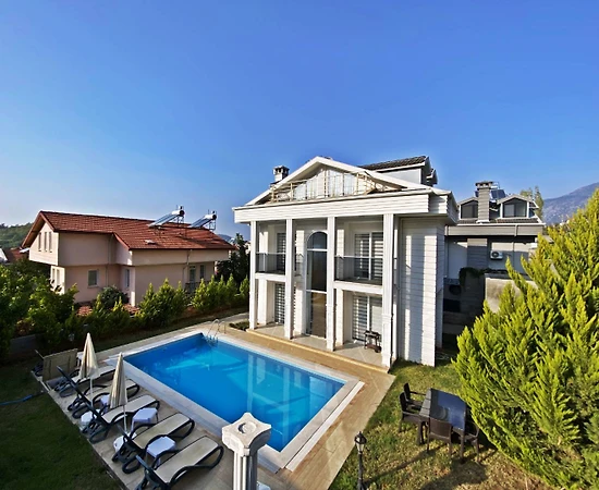 Fethiye Ölüdeniz'de Elverişli Konumda, Özel Havuzlu, Konforlu Villa - 1
