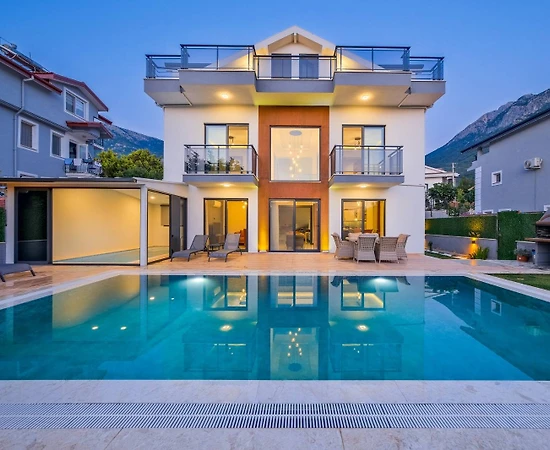 Fethiye Ölüdeniz'de Elverişli Konumda, Özel Havuzlu, Modern Villa - 1