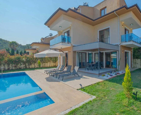 Fethiye Ölüdeniz'de Elverişli Konumda, Özel Havuzlu, Modern Villa - 1