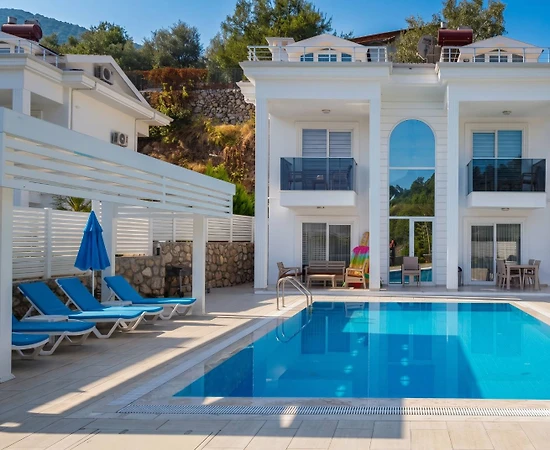 Fethiye Ölüdeniz'de Elverişli Konumda, Özel Havuzlu, Modern Villa - 1