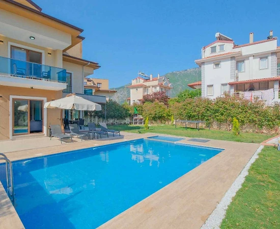 Fethiye Ölüdeniz'de Geniş Ailelere Uygun, Özel Havuzlu, 3+1 Villa - 1