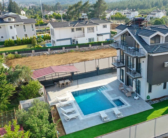 Fethiye Ölüdeniz'de Büyük Ailelere Uygun, Özel Havuzlu, 4+1 Villa - 1
