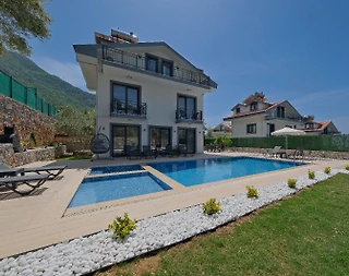 Fethiye Ölüdeniz'de Geniş Ailelere Uygun, Özel Havuzlu, 4+1 Villa - 1