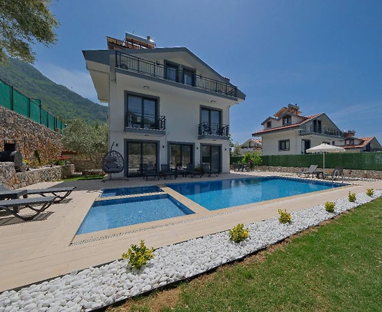 Fethiye Ölüdeniz'de Geniş Ailelere Uygun, Özel Havuzlu, 4+1 Villa - 1