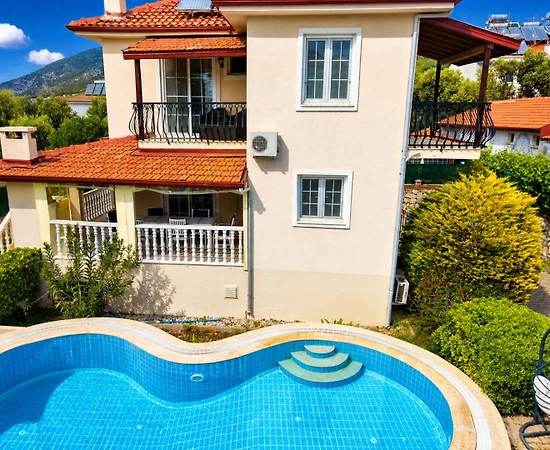 Fethiye Ölüdeniz'de Geniş Ailelere Uygun, Özel Havuzlu, 4+1 Villa - 1