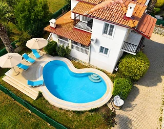Fethiye Ölüdeniz'de Geniş Ailelere Uygun, Özel Havuzlu, 4+1 Villa - 3
