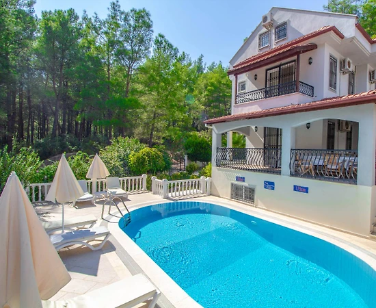 Fethiye Ölüdeniz'de Geniş Ailelere Uygun, Özel Havuzlu, 5+1 Villa - 1