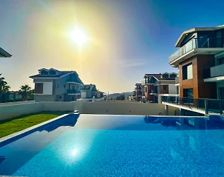 Fethiye Ölüdeniz'de Geniş Ailelere Uygun, Özel Havuzlu, 5+1 Villa - 1