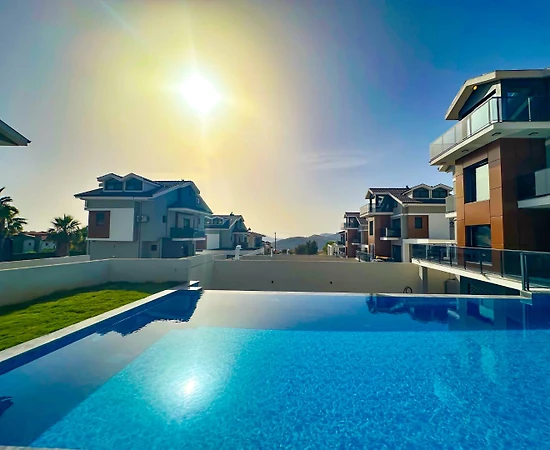 Fethiye Ölüdeniz'de Geniş Ailelere Uygun, Özel Havuzlu, 5+1 Villa - 1