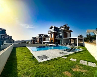 Fethiye Ölüdeniz'de Geniş Ailelere Uygun, Özel Havuzlu, 5+1 Villa - 2