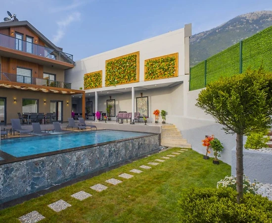 Fethiye Ölüdeniz'de Geniş Ailelere Uygun, Özel Havuzlu, Bahçeli Villa - 1