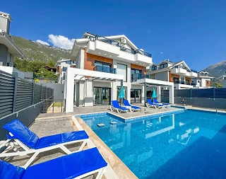 Fethiye Ölüdeniz'de Geniş Ailelere Uygun, Özel Havuzlu, Bahçeli Villa - 1