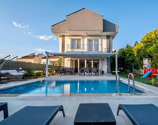 Fethiye Ölüdeniz'de Geniş Ailelere Uygun, Özel Havuzlu, Geniş Villa - 1
