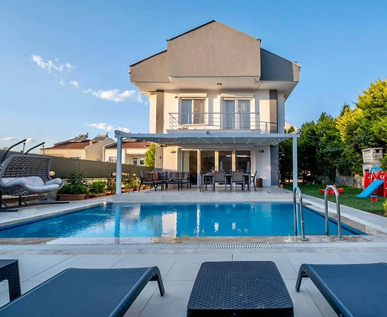 Fethiye Ölüdeniz'de Geniş Ailelere Uygun, Özel Havuzlu, Geniş Villa - 1