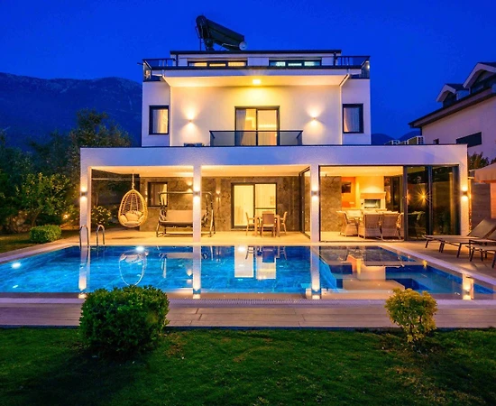 Fethiye Ölüdeniz'de Geniş Ailelere Uygun, Özel Havuzlu, Jakuzili Villa - 1