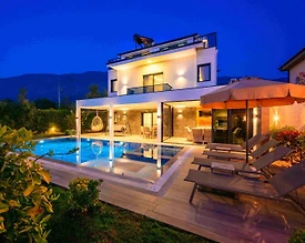 Fethiye Ölüdeniz'de Geniş Ailelere Uygun, Özel Havuzlu, Jakuzili Villa - 2