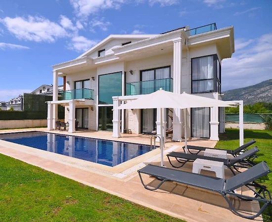Fethiye Ölüdeniz'de Geniş Ailelere Uygun, Özel Havuzlu, Kiralık Villa - 1