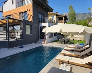 Fethiye Ölüdeniz'de Geniş Ailelere Uygun, Özel Havuzlu, Kiralık Villa - 1
