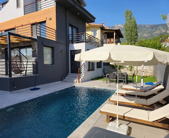 Fethiye Ölüdeniz'de Geniş Ailelere Uygun, Özel Havuzlu, Kiralık Villa - 1