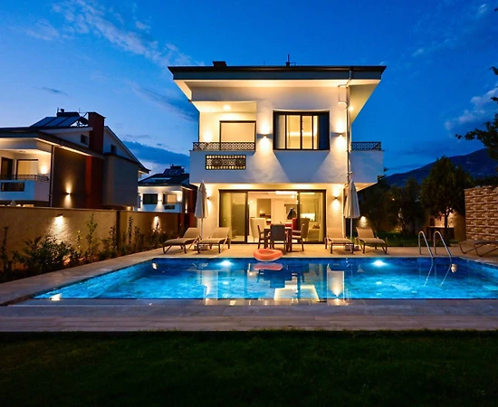 Fethiye Ölüdeniz'de Geniş Ailelere Uygun, Özel Havuzlu, Konforlu Villa - 1