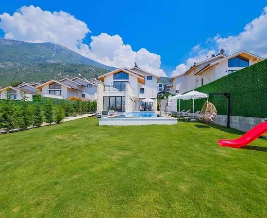 Fethiye Ölüdeniz'de Geniş Ailelere Uygun, Özel Havuzlu, Konforlu Villa - 1
