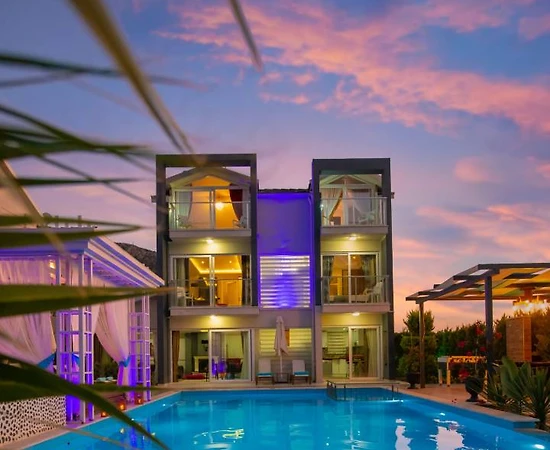 Fethiye Ölüdeniz'de Geniş Ailelere Uygun, Özel Havuzlu, Lüks Villa - 1