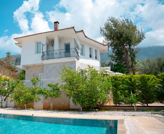Fethiye Ölüdeniz'de Geniş Ailelere Uygun, Özel Havuzlu, Merkezi Villa - 1
