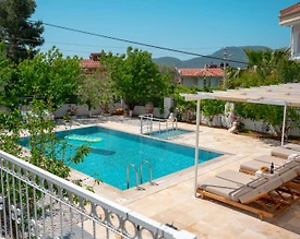Fethiye Ölüdeniz'de Geniş Ailelere Uygun, Özel Havuzlu, Merkezi Villa - 2