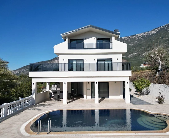 Fethiye Ölüdeniz'de Geniş Ailelere Uygun, Özel Havuzlu, Modern Villa - 1