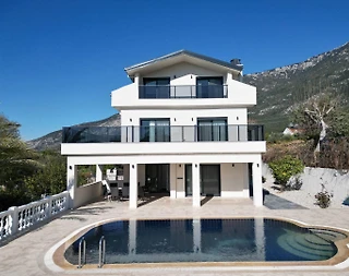 Fethiye Ölüdeniz'de Geniş Ailelere Uygun, Özel Havuzlu, Modern Villa - 1
