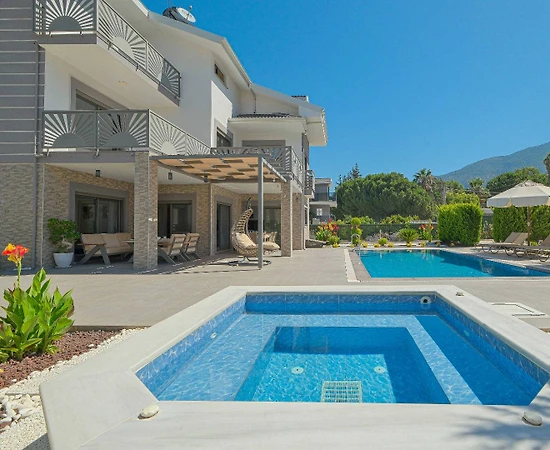 Fethiye Ölüdeniz'de Geniş Ailelere Uygun, Özel Havuzlu, Modern Villa - 1