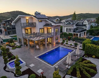 Fethiye Ölüdeniz'de Geniş Ailelere Uygun, Özel Havuzlu, Modern Villa - 4