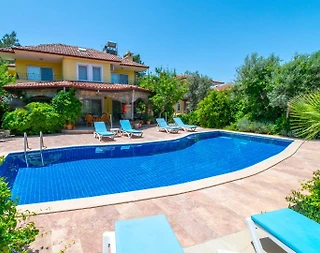 Fethiye Ölüdeniz'de Merkezi Konumda, Özel Havuzlu, Şık Villa - 1