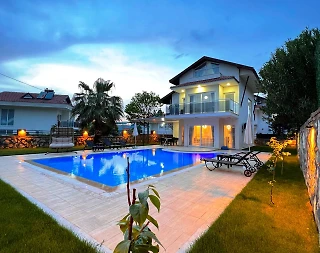 Fethiye Ölüdeniz'de Geniş Alanlara Sahip, Özel Havuzlu, 4+1 Villa - 1