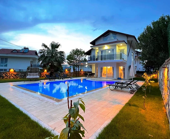 Fethiye Ölüdeniz'de Geniş Alanlara Sahip, Özel Havuzlu, 4+1 Villa - 1
