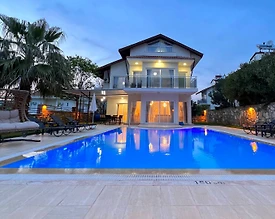Fethiye Ölüdeniz'de Geniş Alanlara Sahip, Özel Havuzlu, 4+1 Villa - 2